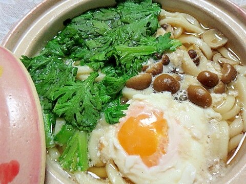 春菊とシメジの鍋焼きうどん